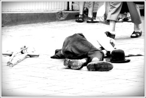 ALMU20101022_2176 Bedelende man in winkelpromenade BWE-2