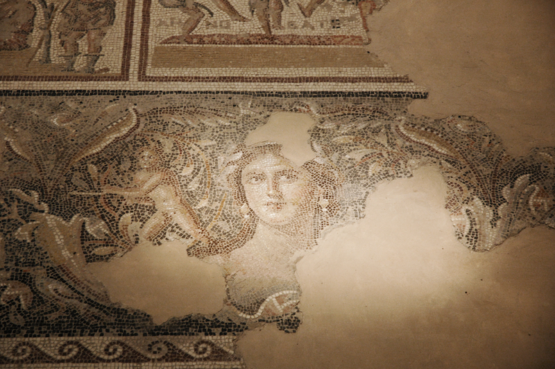 Sepphoris (Zippori), de grote stad die in de tijd van Jezus naast Nazareth werd gebouwd, had veel Griekse invloeden, waaronder het beroemde mozaïek “de Mona Lisa van Galilea”. @ Alfred Muller 