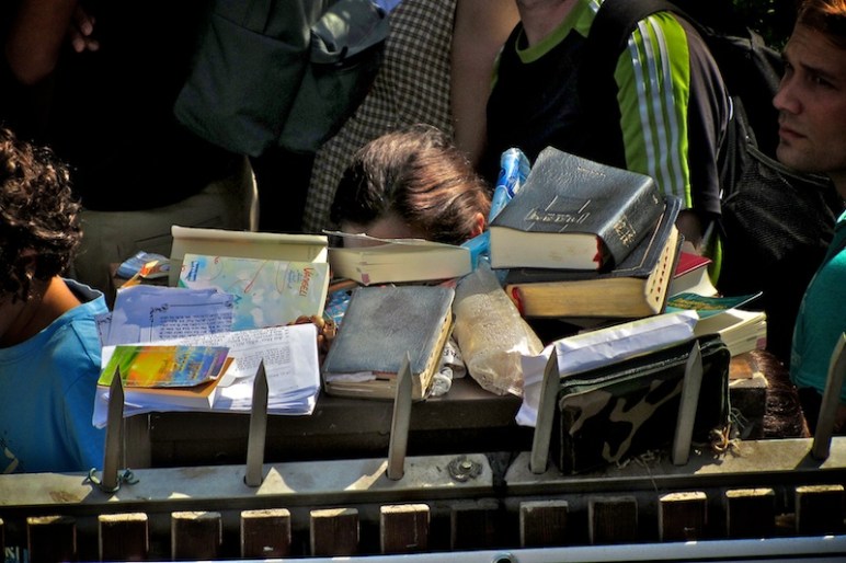 Books not allowed on the Temple Mount. Foto: © Alfred Muller