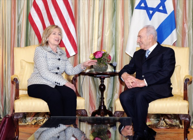 Hillary Clinton en Shimon Peres in de Blair House in Washington in april 2011. Foto: State Department. 