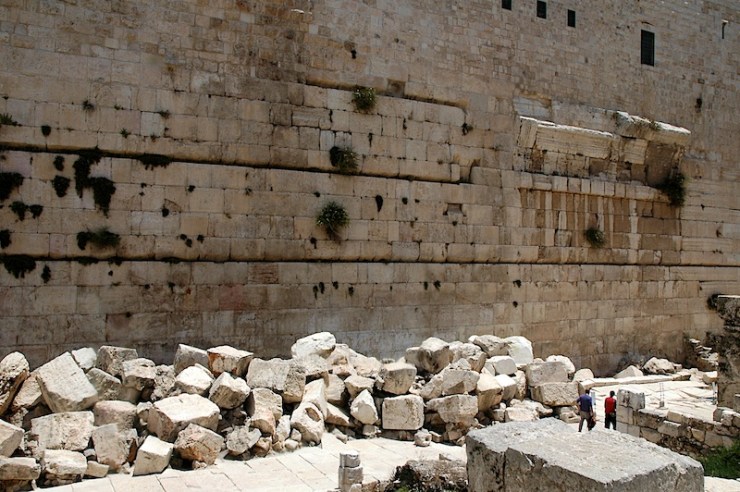 De plek bij de Robinson Boog (rechtsboven) in een archeologisch park waar een nieuwe gebedsplaats moet worden aangelegd. Deze plek bevindt zich enkele tientallen meters ten zuiden van de normale gebedsplaats. Foto: Alfred Muller