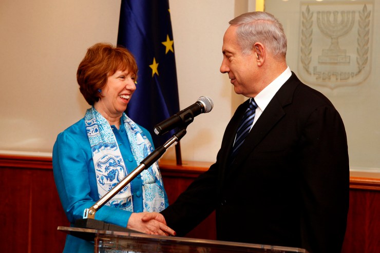 De EU-buitenlandcoördinator Catherine Ashton ontmoet de Israëlische premier Benjamin Netanyahu op 20 juni. Foto European External Action Service op Flickr. 