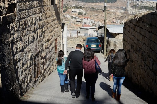 Op weg naar het feest.