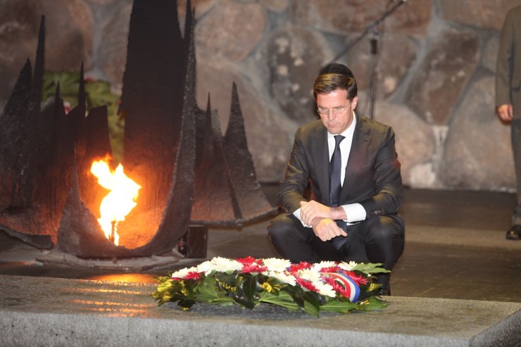 Foto: premier Rutte in Yad Vashem. Foto: Isaac Harari / Yad Vashem