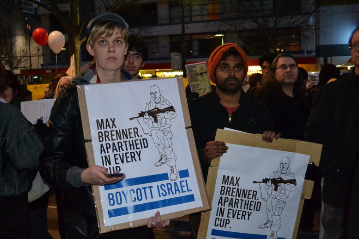 Activisten demonstreren in voor een boycot van Israëlische producten in Melbourne. Foto: Corey Oakley, Flickr.