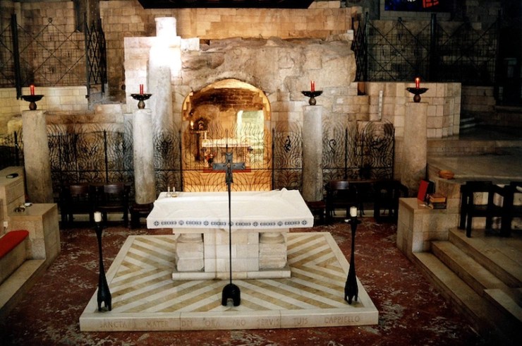 De grot in de Basiliek van de Annunciatie. Foto: © Alfred Muller