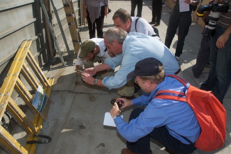 Ad Bloemendaal (tweede van onderen) met lichtblauwe blouse.