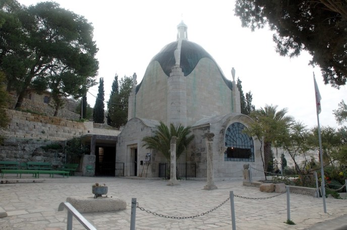 De kerk in de vorm van een traan.