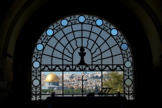 Uitzicht vanuit Dominus Flevit ('De Heer weende') Kerk op de Olijfberg. Foto's: © Alfred Muller