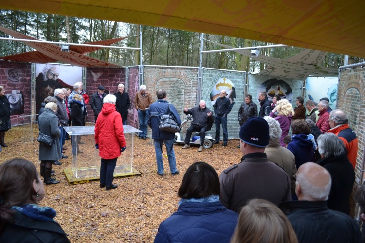 Otto de Bruijne vertelt over zijn persoonlijke inspiratiebronnen bij een bezoek aan de Canvas Kapel op het NEM-terrein. 