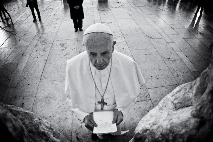 Paus Franciscus doet het gebed 'Onze Vader' in de Westelijke Muur. Kobi Gideon / GPO