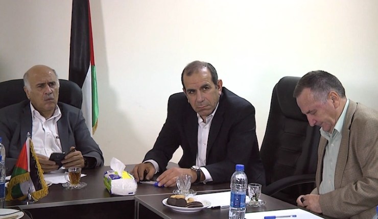 De Israelische en Palestijnse delegaties ontmoeten elkaar in Ramallah. V.l.n.r. Jibril Rajoub, Gilad Sher en Shlomo Brom. Foto: Peacehub, Youtube. 