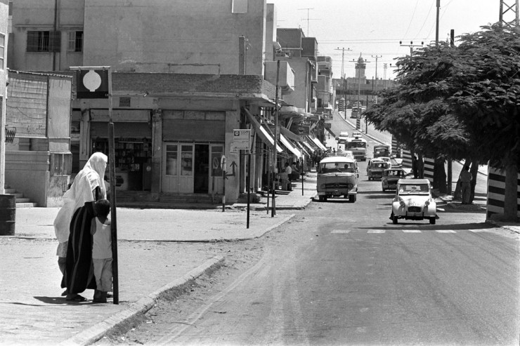 Gaza in 1971. De bushalte is van de Israëlische busmaatschappij Egged. Foto: GPO.