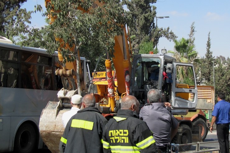 Brandweerlieden bij de sjofel. Foto: Alfred Muller