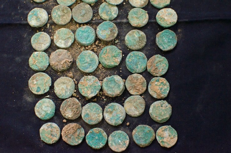 Munten uit het jaar 4 van de Eerste Opstand tegen de Romeinen (het jaar 69 of 70 na. Chr.). Foto: © Alfred Muller 