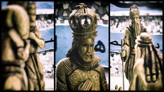 De koningen - houtsnijwerk te koop in de shop van BBC. Foto: © Alfred Muller