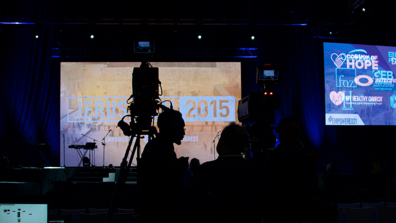 In de grote zaal van de Pais Arena in Jeruzalem. waar de Empowered21 conferentie wordt gehouden. Foto: © Alfred Muller