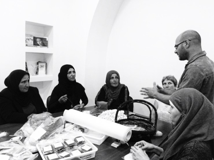 Ontmoeting sraeliers en Palestijnen, Foto Parents Circle 13528595_1304463246248285_2775972943934592615_o.jpg