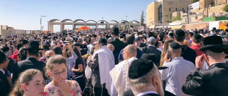 Massaal naar de Westelijke Muur voor zegen