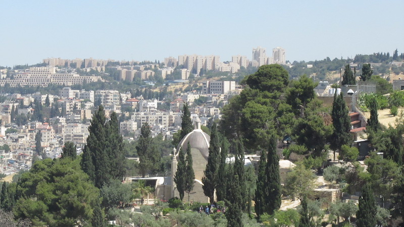 Wat is er op de Olijfberg te zien? Uitzicht in diverse richtingen. Speciale aandacht voor de plekken die herinneren aan de Hemelvaart. 